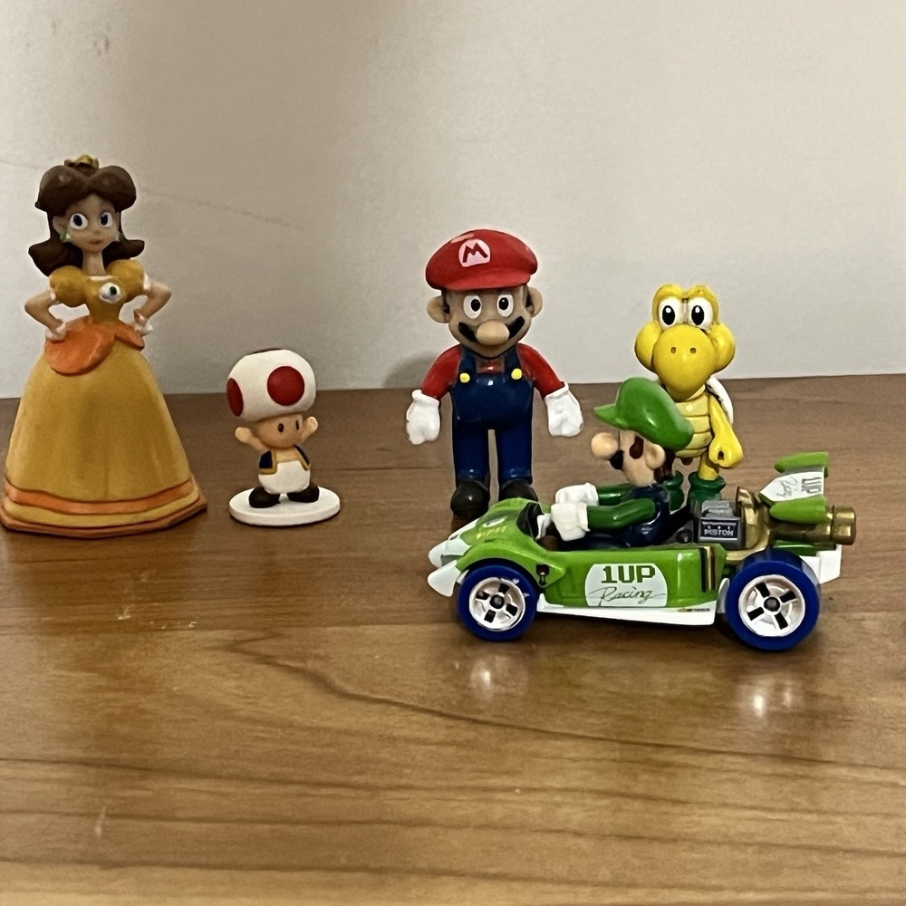 Lot Of Super Mario Figures‎ Mario, Daisy, Toad, Luigi In A Car & Green Koopa